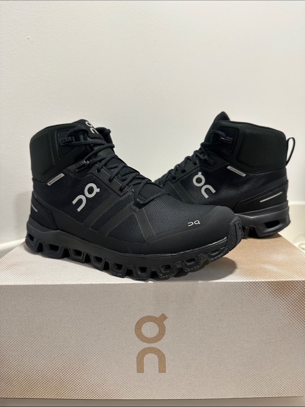 On Cloud Running Waterproof Mid-Top Trail Boots - Black 287